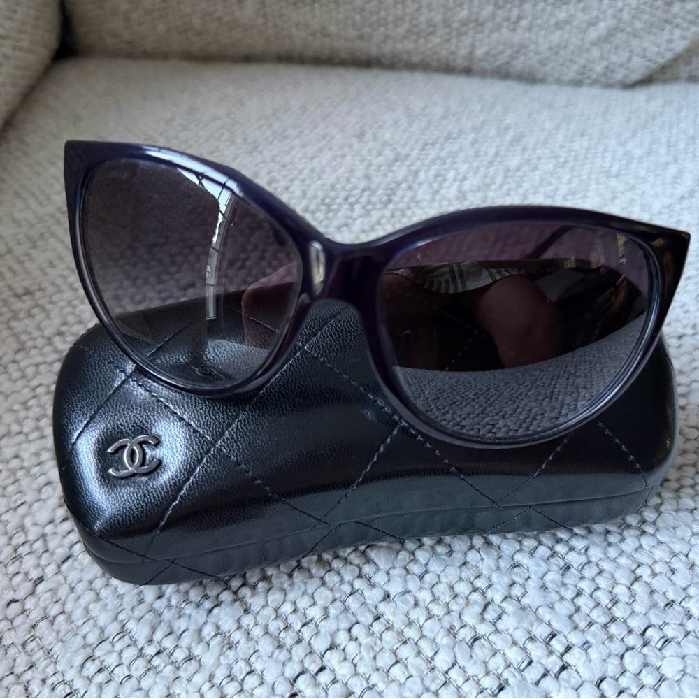 CHANEL black Cat-Eye Sunglasses with Dark Lenses